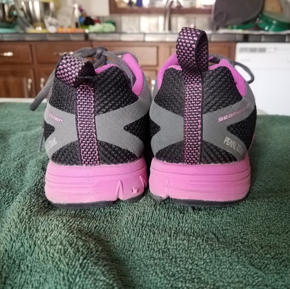 Pearl izumi sneakers